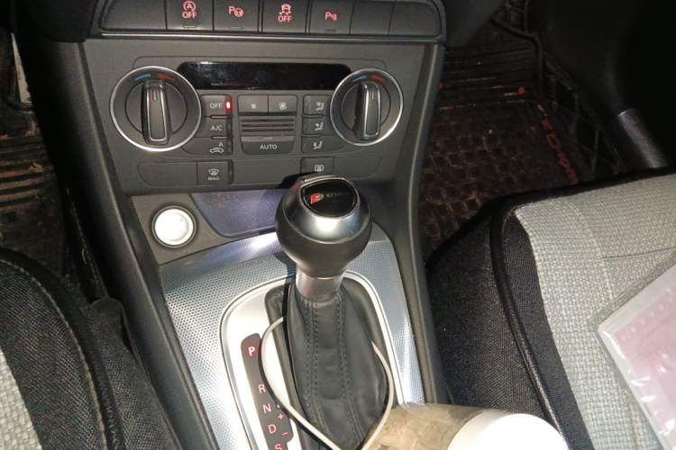 Used Audi Q3 2016 35 TFSI Style Edition Gear Lever