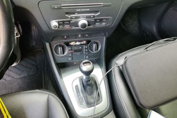 Used Audi Q3 2016 35 TFSI Fashion Model Gear Lever