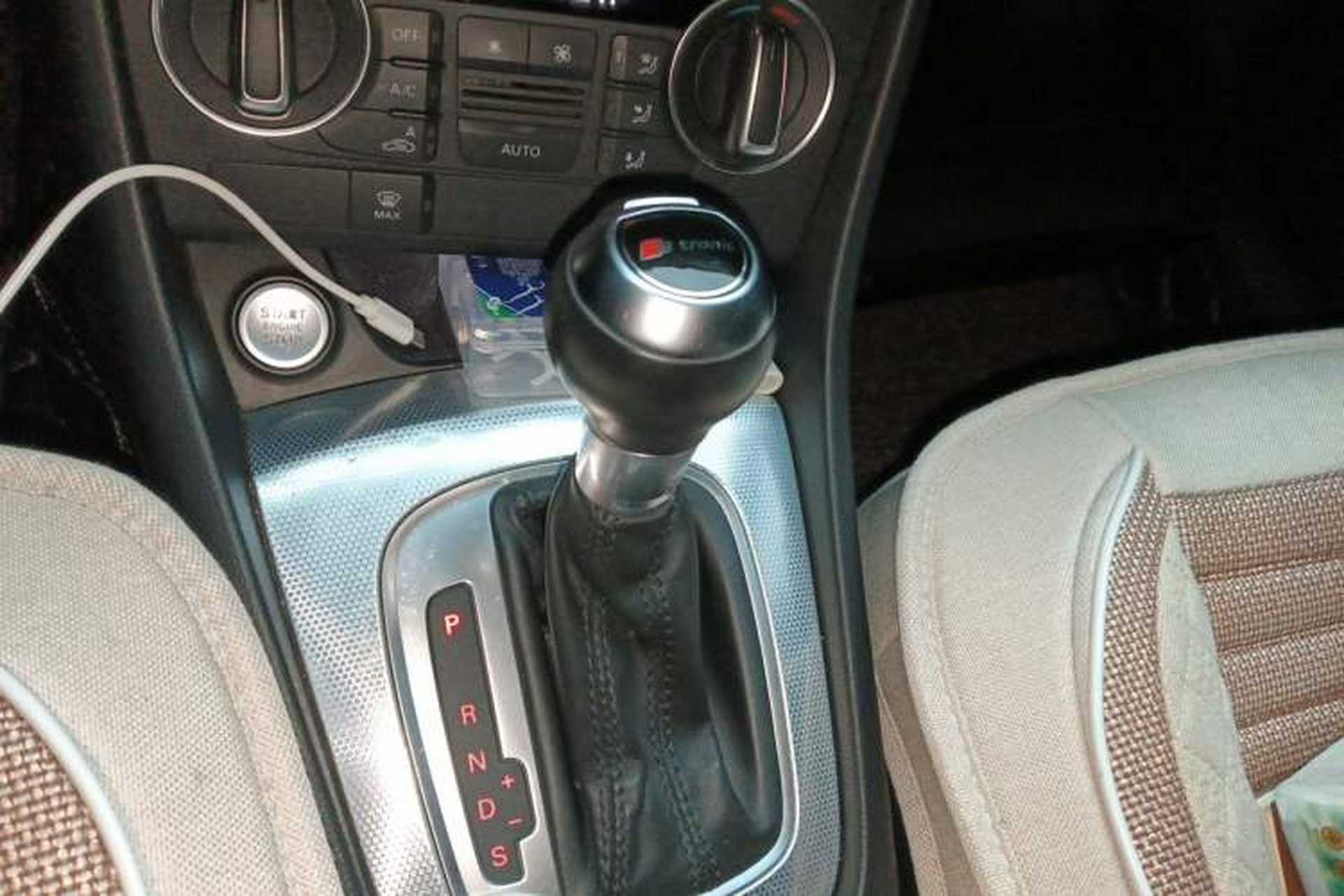 Used Audi Q3 2016 35 TFSI Style Edition Gear Lever
