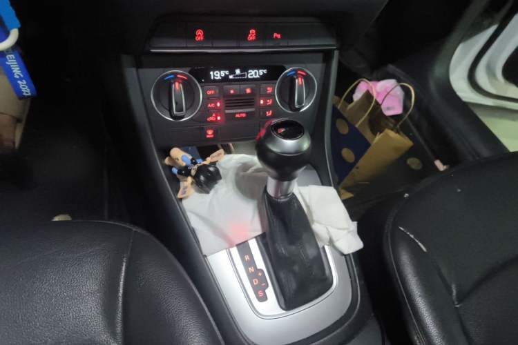 Used Audi Q3 2016 30 TFSI Fashion Model Gear Lever