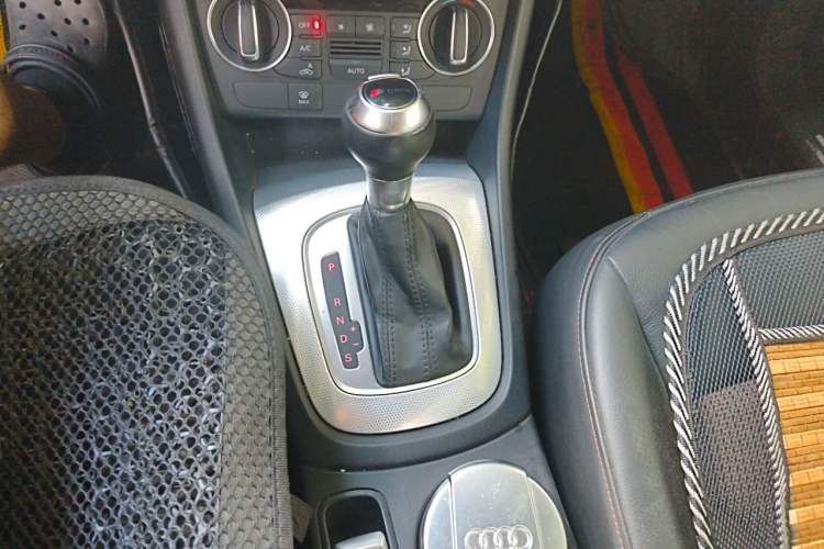 Used Audi Q3 2016 35 TFSI Style Edition Gear Lever