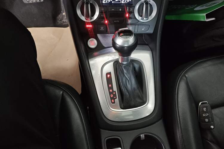 Used Audi Q3 2016 35 TFSI Collection Edition quattro Enjoyment Model Gear Lever