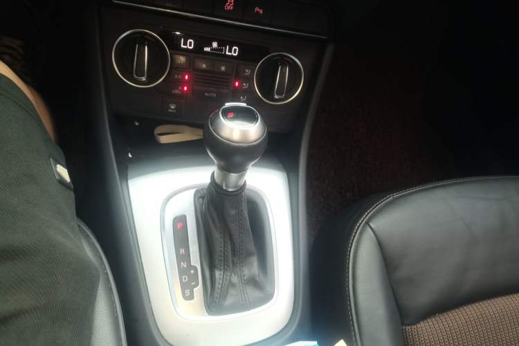 Used Audi Q3 2016 30 TFSI Fashion Model Gear Lever