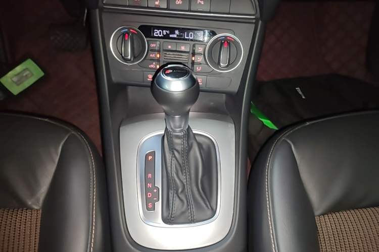 Used Audi Q3 2016 35 TFSI Fashion Model Gear Lever