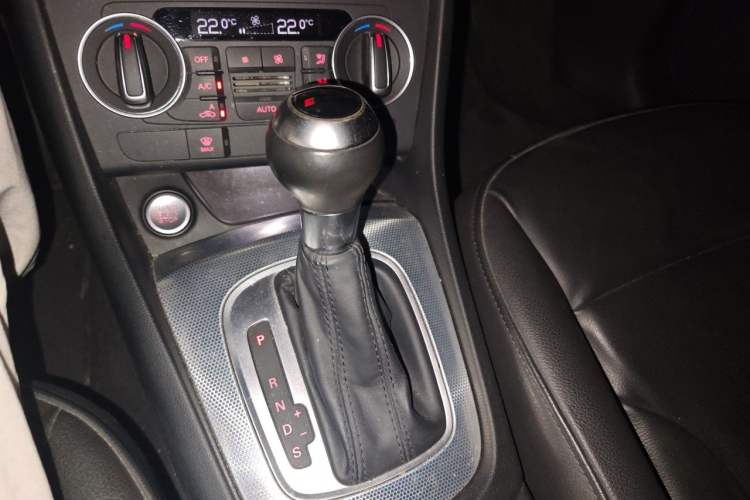 Used Audi Q3 2016 35 TFSI Style Edition Gear Lever