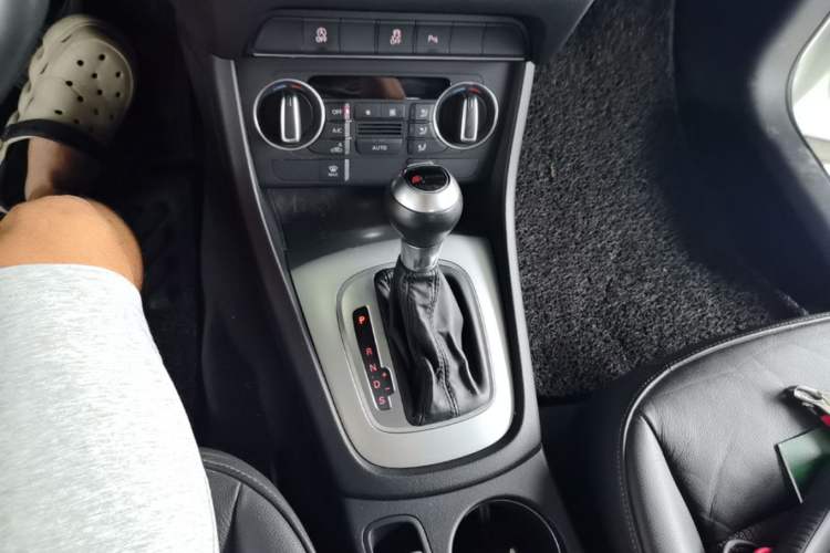 Used Audi Q3 2016 35 TFSI Fashion Model Gear Lever