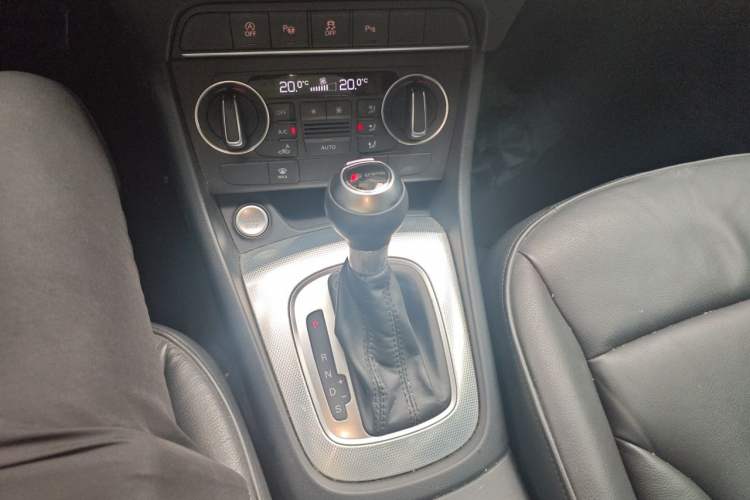Used Audi Q3 2016 30 TFSI Fashion Model Gear Lever
