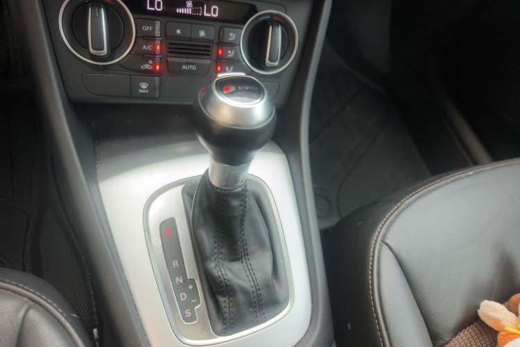 Used Audi Q3 2016 35 TFSI Fashion Model Gear Lever