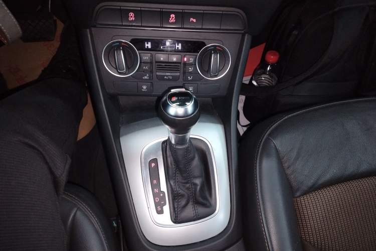 Used Audi Q3 2016 30 TFSI Fashion Model Gear Lever