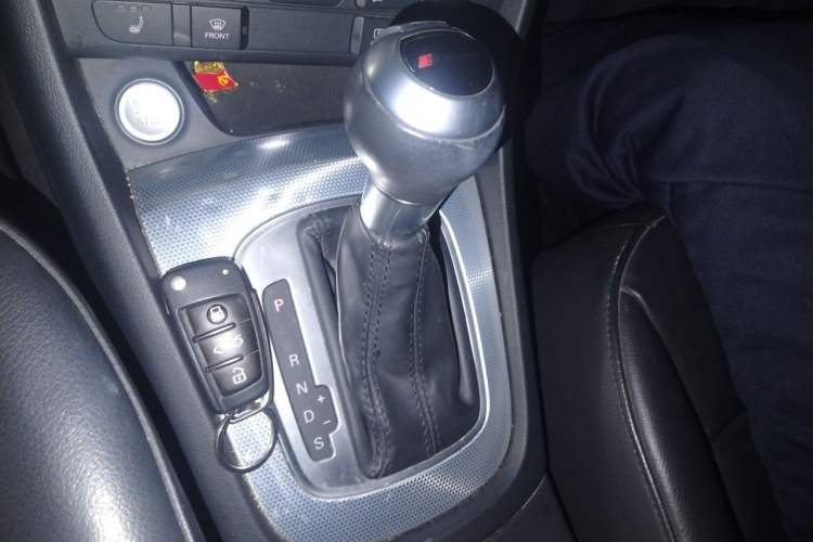 Used Audi Q3 2016 35 TFSI Collection Edition quattro Enjoyment Model Gear Lever