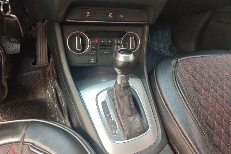 Used Audi Q3 2016 30 TFSI Fashion Model Gear Lever