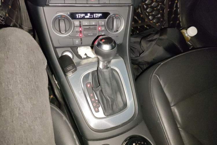 Used Audi Q3 2016 30 TFSI Fashion Model Gear Lever