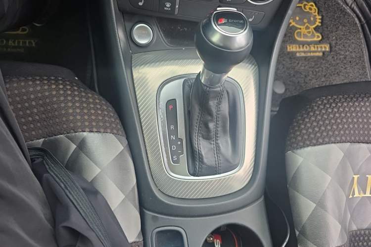 Used Audi Q3 2016 40 TFSI quattro all-wheel-drive sport model Gear Lever