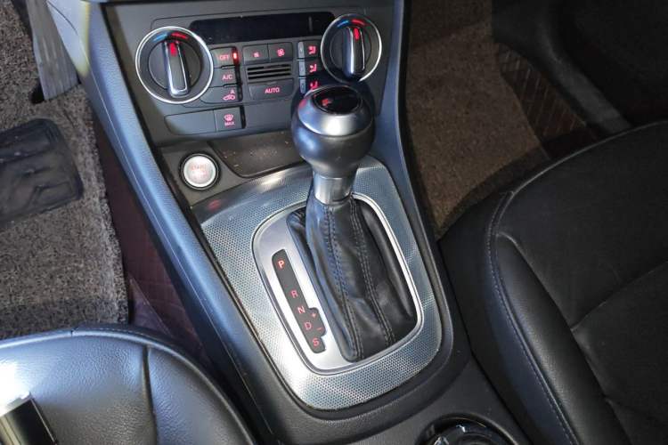 Used Audi Q3 2016 30 TFSI Fashion Model Gear Lever