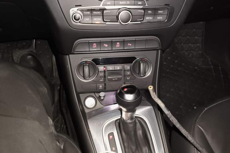 Used Audi Q3 2016 30 TFSI Fashion Model Gear Lever