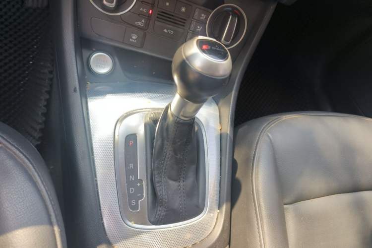 Used Audi Q3 2016 35 TFSI quattro all-wheel drive special edition Gear Lever