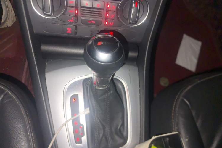 Used Audi Q3 2016 30 TFSI Fashion Model Gear Lever