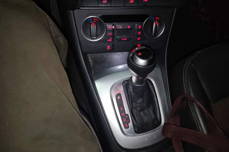 Used Audi Q3 2016 35 TFSI Fashion Model Gear Lever