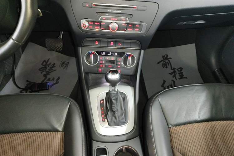 Used Audi Q3 2016 35 TFSI Fashion Model Gear Lever