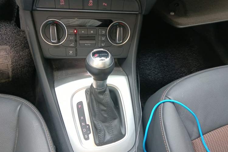 Used Audi Q3 2016 35 TFSI Fashion Model Gear Lever