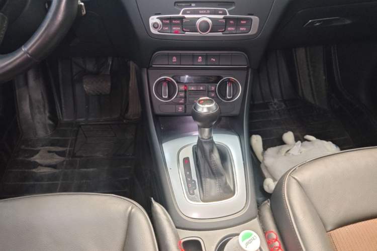 Used Audi Q3 2016 30 TFSI Fashion Model Gear Lever