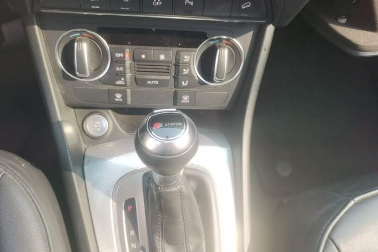 Used Audi Q3 2016 35 TFSI quattro all-wheel-drive style model Gear Lever