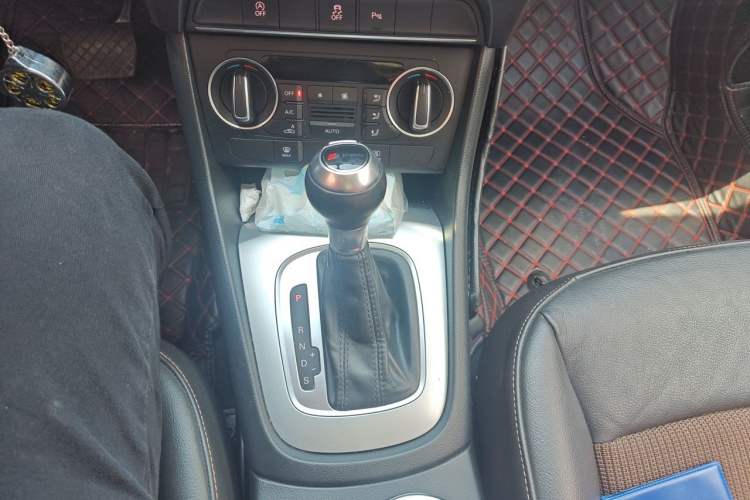 Used Audi Q3 2016 30 TFSI Fashion Model Gear Lever