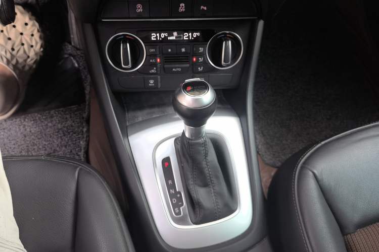 Used Audi Q3 2016 35 TFSI Fashion Model Gear Lever
