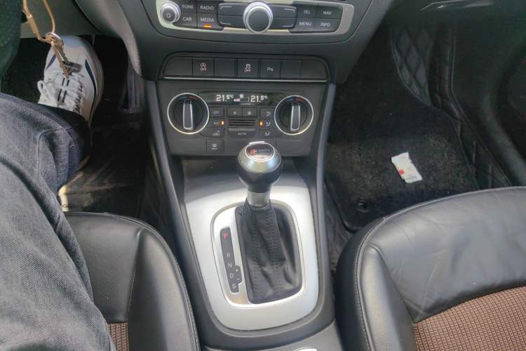 Used Audi Q3 2016 30 TFSI Fashion Model Gear Lever