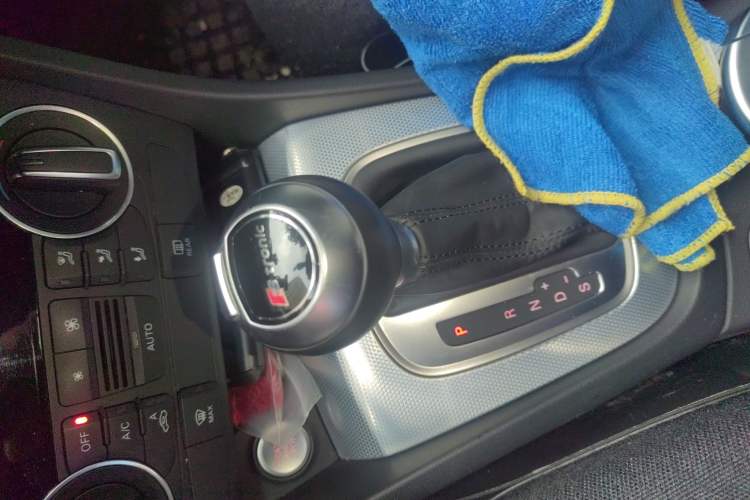 Used Audi Q3 2016 35 TFSI Style Edition Gear Lever