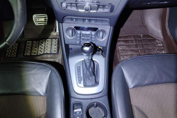 Used Audi Q3 2016 30 TFSI Fashion Model Gear Lever