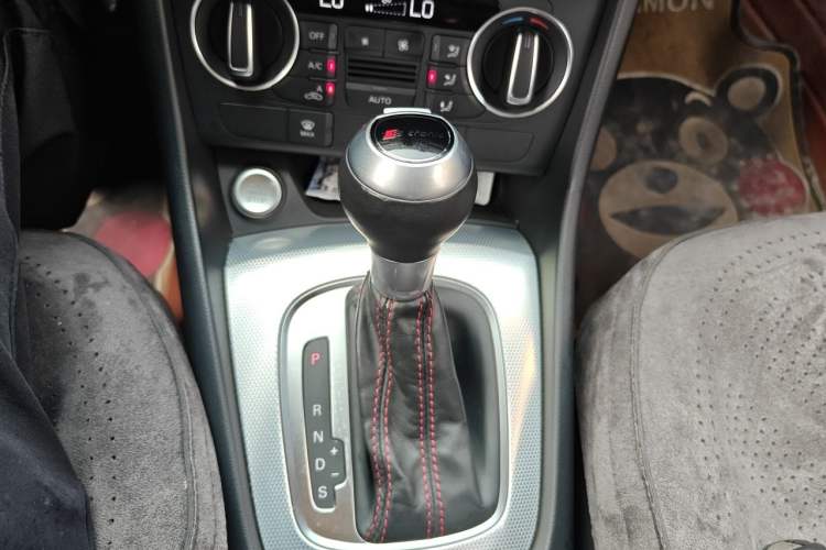 Used Audi Q3 2016 35 TFSI quattro all-wheel drive special edition Gear Lever