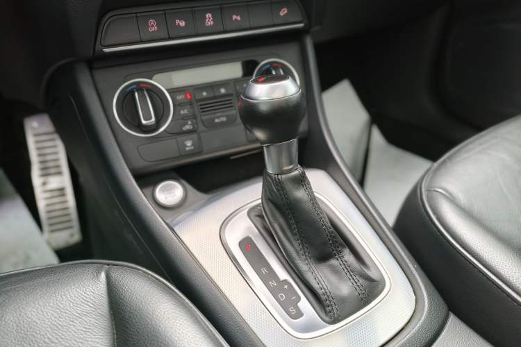 Used Audi Q3 2016 35 TFSI quattro all-wheel-drive style model Gear Lever