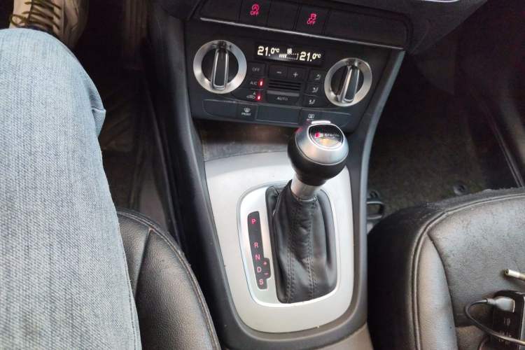 Used Audi Q3 2016 30 TFSI Collector's Edition Intelligent Model Gear Lever