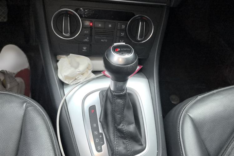 Used Audi Q3 2016 30 TFSI Fashion Model Gear Lever