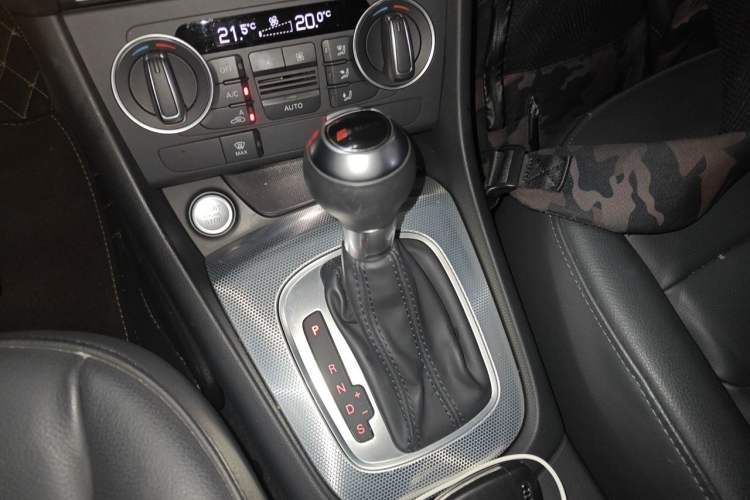 Used Audi Q3 2016 30 TFSI Fashion Model Gear Lever