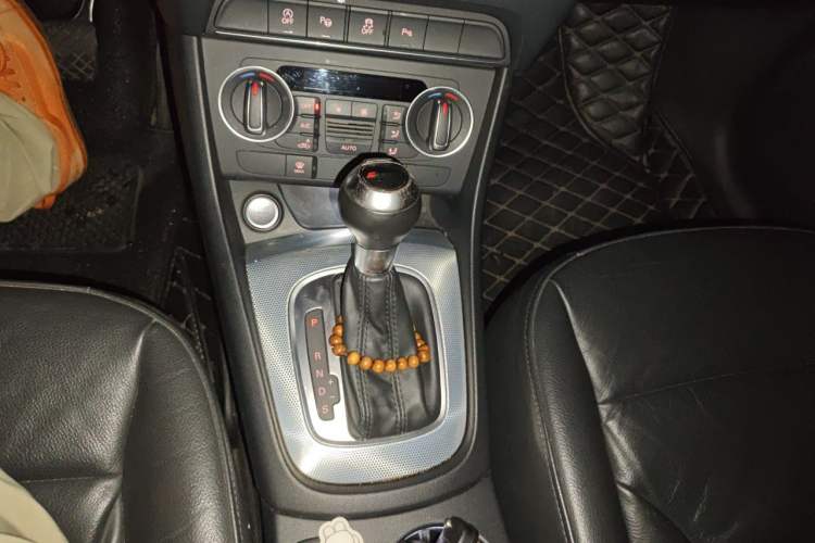 Used Audi Q3 2016 35 TFSI Style Edition Gear Lever