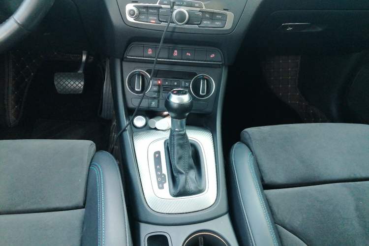 Used Audi Q3 2016 40 TFSI quattro all-wheel drive style model Gear Lever