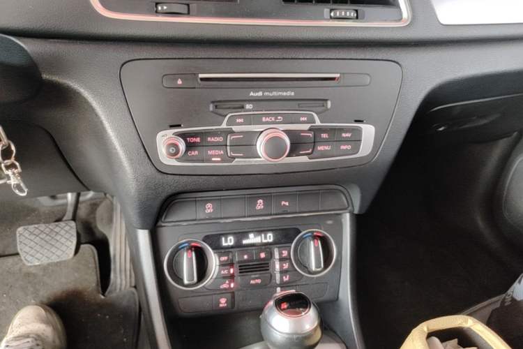 Used Audi Q3 2016 35 TFSI Fashion Model Gear Lever