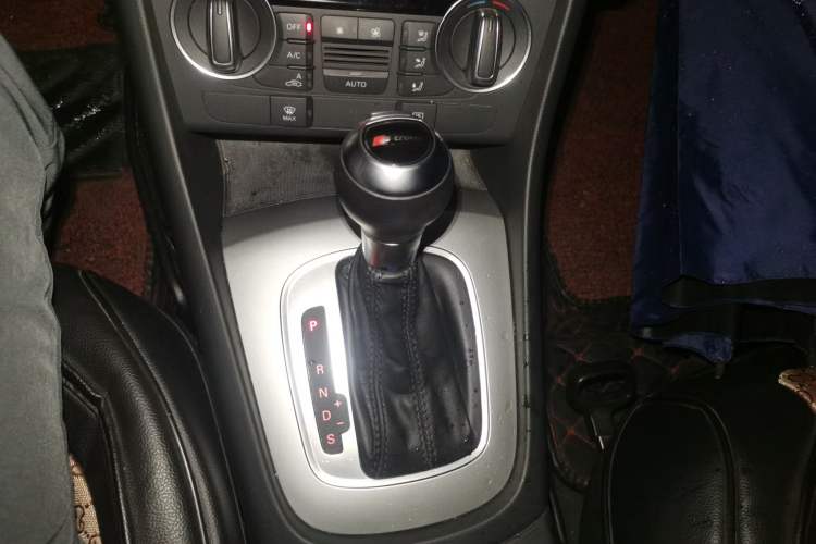 Used Audi Q3 2016 30 TFSI Standard Model Gear Lever