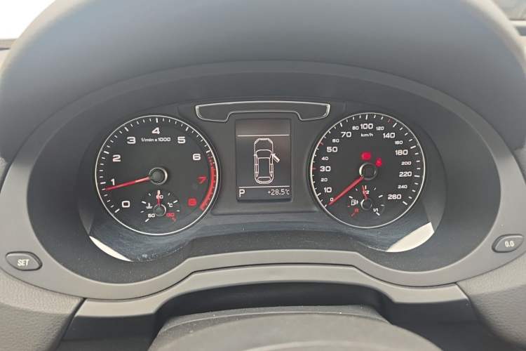 Used Audi Q3 2016 40 TFSI quattro all-wheel-drive sport model Instrument Cluster