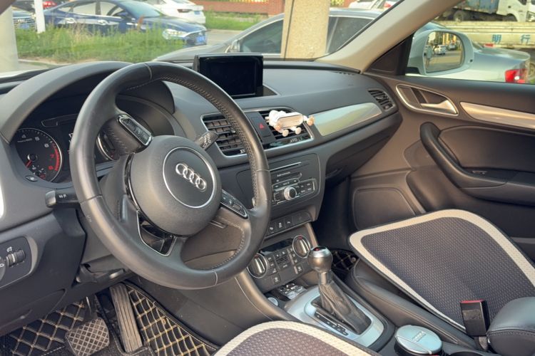 Used Audi Q3 2016 35 TFSI Style Edition Interior 1