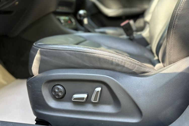 Used Audi Q3 2016 35 TFSI Style Edition Interior 10