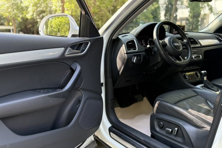Used Audi Q3 2016 35 TFSI Style Edition Interior 11