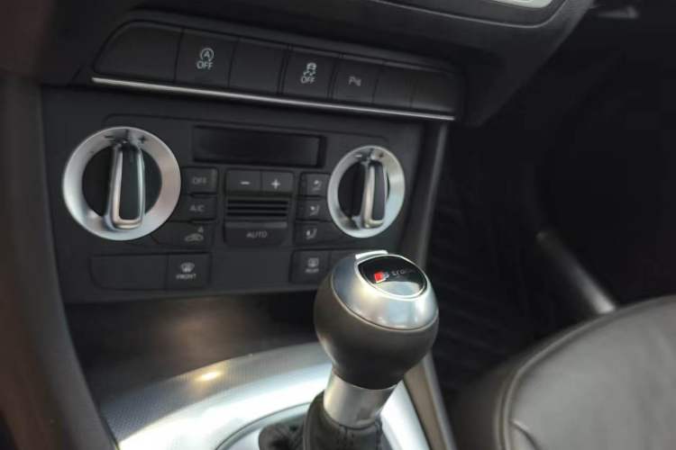 Used Audi Q3 2016 30 TFSI Collector's Edition Comfort Model Interior 12