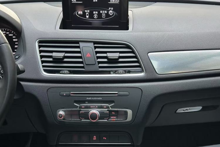 Used Audi Q3 2016 35 TFSI Style Edition Interior 2