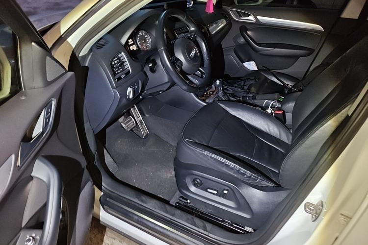 Used Audi Q3 2016 35 TFSI Style Edition Interior 3