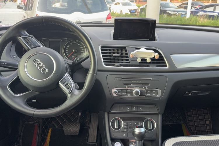 Used Audi Q3 2016 35 TFSI Style Edition Interior 3