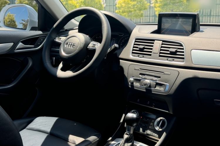 Used Audi Q3 2016 35 TFSI Collection Edition Comfort Model Interior 3
