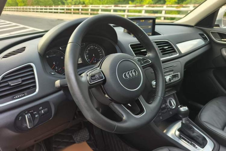 Used Audi Q3 2016 30 TFSI Collector's Edition Comfort Model Interior 4